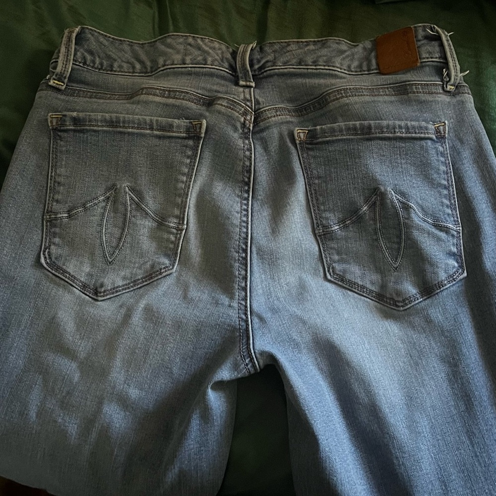 Low Rise Light Wash Jeans - Picture 7 of 7